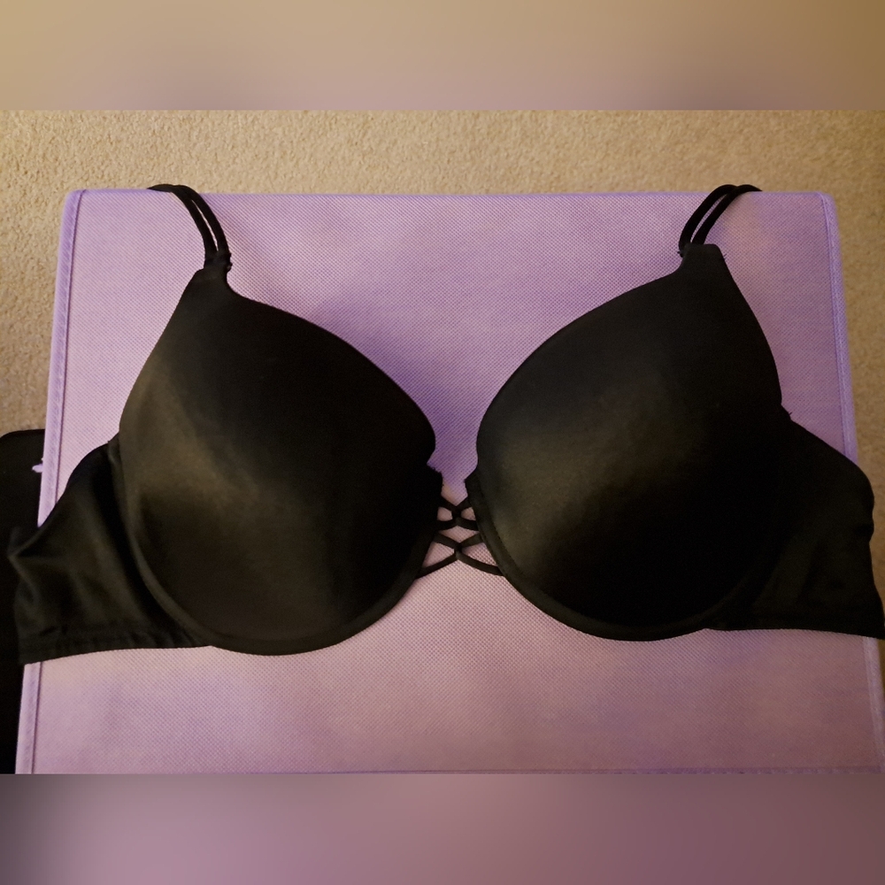 WACOAL 34DD BRA like new BLACK split straps UNDERWIRE crisscross front - Picture 1 of 4